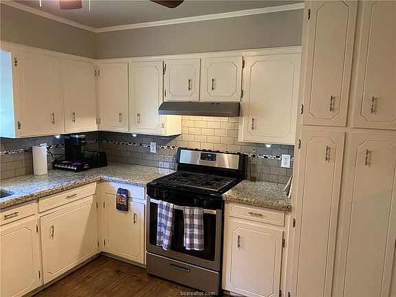 5th image of 3100 Longleaf Dr