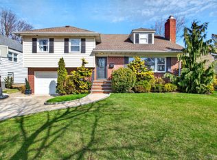 125 Meadow St, Garden City, NY 11530