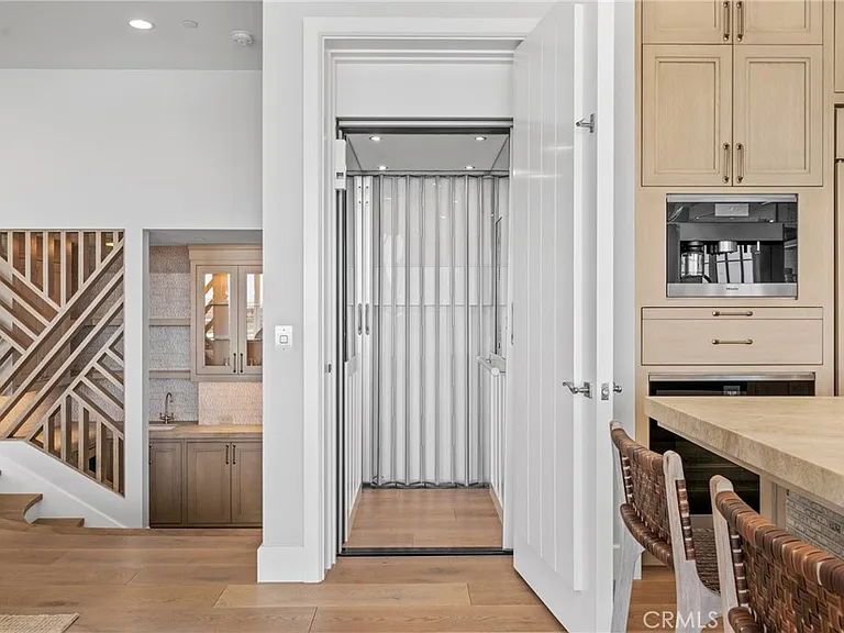 1215 E Balboa Blvd — Photo 25