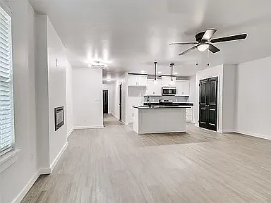 3 bed, 1424 sqft, $1,695 — Photo 3