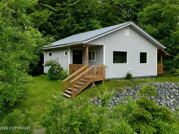 349 Lynnvue Dr, Haines, AK 99827
