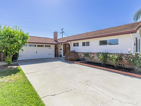 2nd image of 3438 Irlanda Way