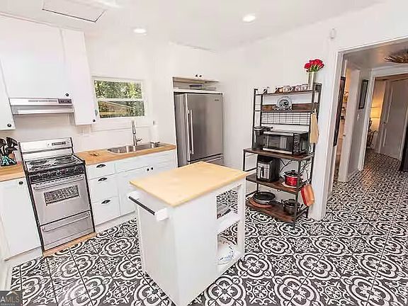 5th image of 236 N Peter St