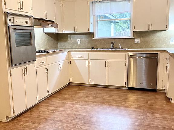 5th image of 1025 McArthur Dr