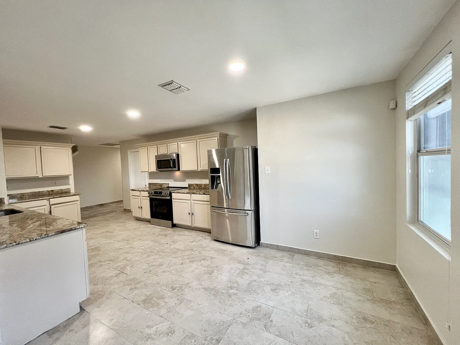5 bed, 4191 sqft, $3,000 — Photo 4