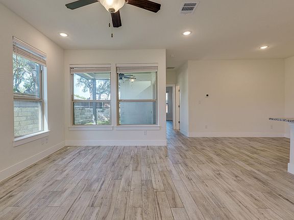 3rd image of 619 Parkline Dr