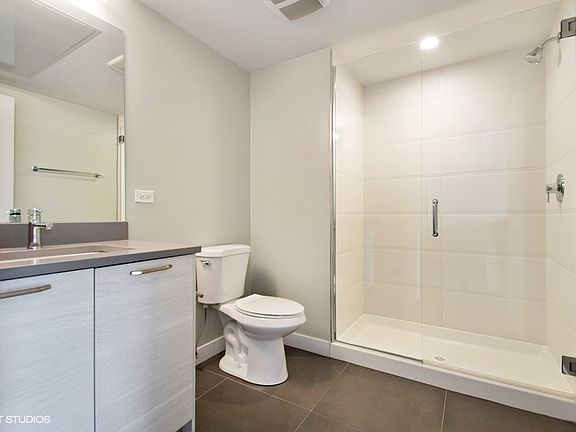 4th image of 2407 W Eastwood Ave APT 210