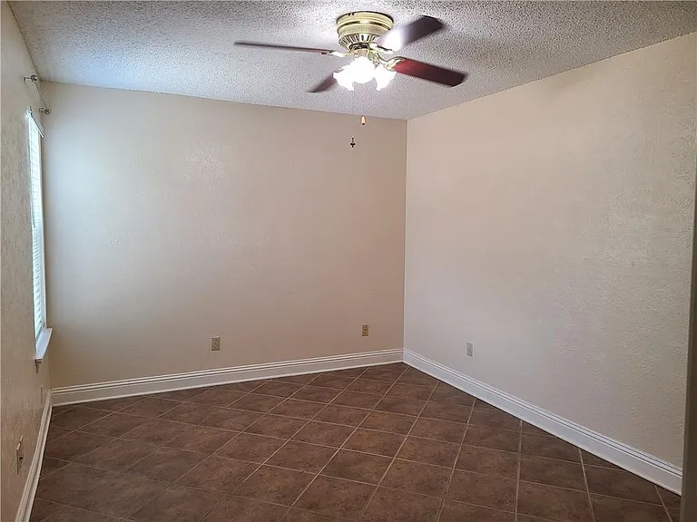 12405 Alderbrook Dr #B — Photo 11