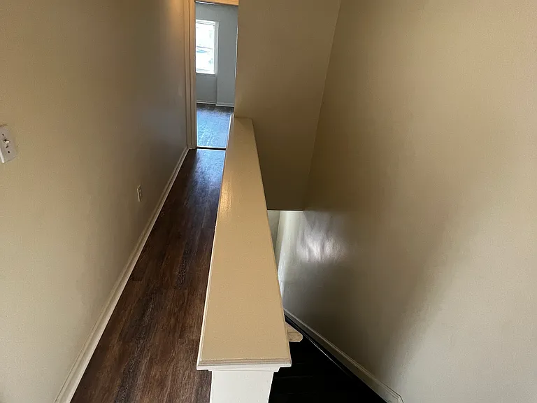 916 W Allen St — Photo 14