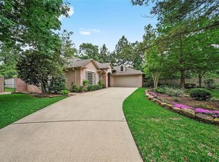 2 S Manorcliff Pl, Spring, TX 77382