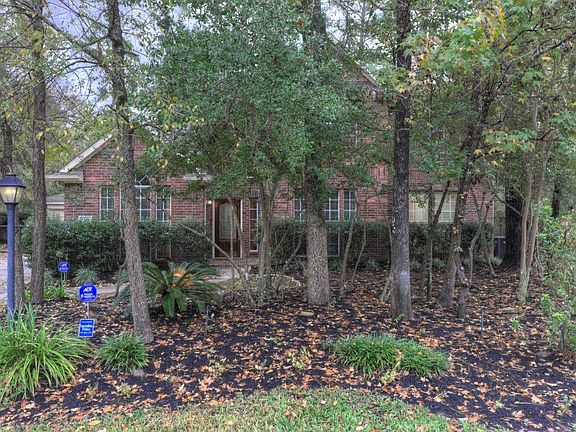 14 Kenmare Court, The Woodlands, Texas - 3,088sf, 4 Bedrooms, Study, Formal Dining, and more on a 13