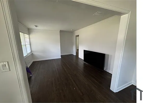 381 Sargent Dr SE — Photo 3