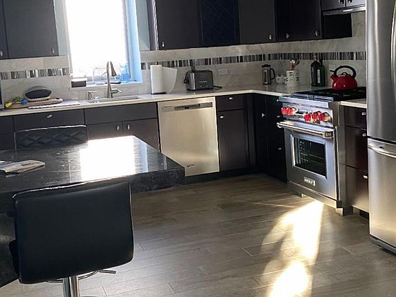 2nd image of 101 Lincoln Blvd