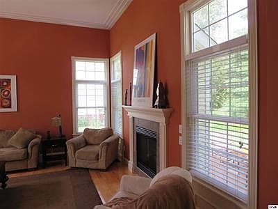 4th image of 804 Woodstock Ln