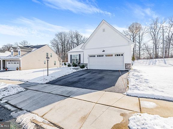 5th image of 102 Lilac Ct