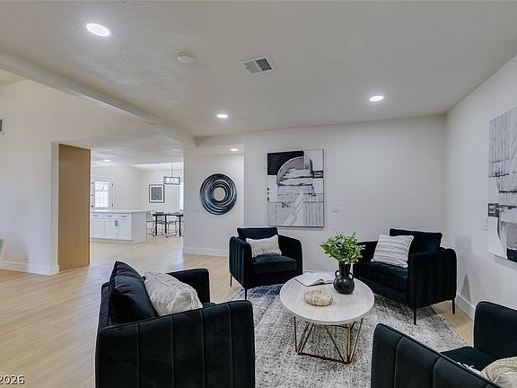 4th image of 2389 E Reno Ave