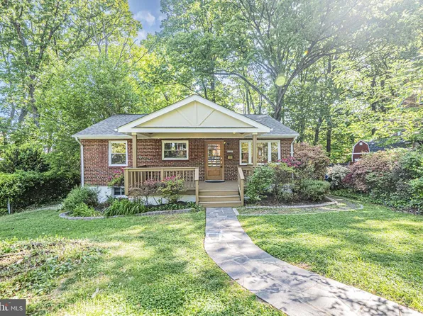 6466 Oakwood Dr, Falls Church, VA 22041
