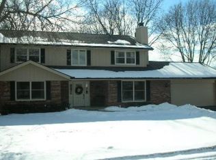 5631 Thunderidge Dr, Rockford, IL 61107