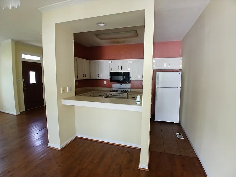 286 Grove Ave NW — Photo 4