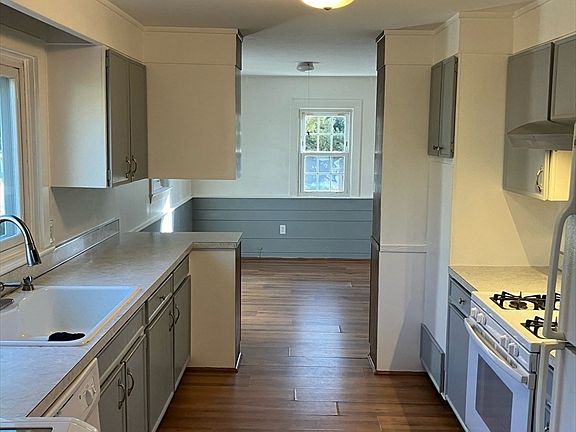 3rd image of 52 Megansett Rd
