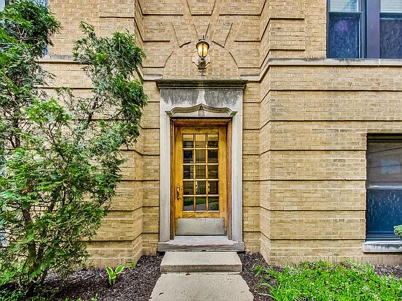 5th image of 720 W Buena Ave #3C