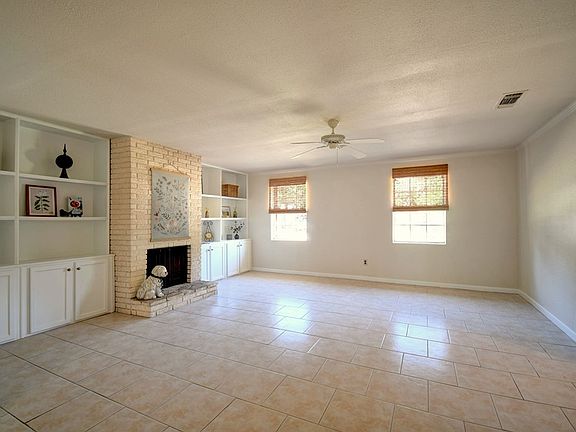 4th image of 1119 Lake Dr