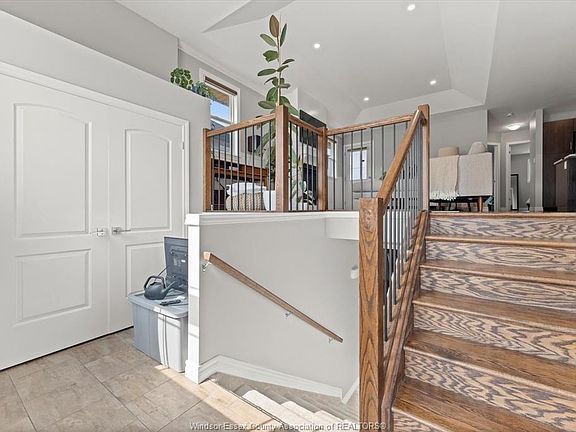 3rd image of 3185 Viola Cres