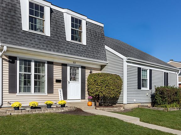 3rd image of 823 Somerset Cir