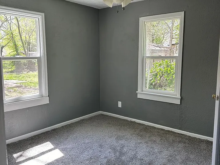707 S Warren Ave — Photo 4