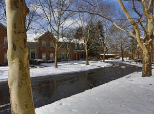 16 Woodsview Ln, Sharonville, OH 45241