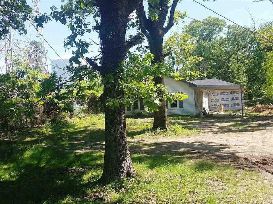 2nd image of 1529 New Natchitoches Rd