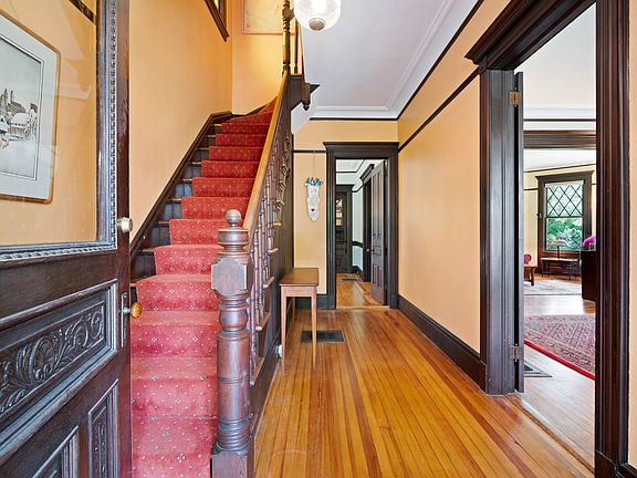 5th image of 239 Melbourne Ave