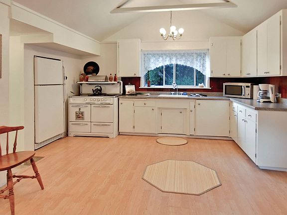 5th image of 829 Oak Dr