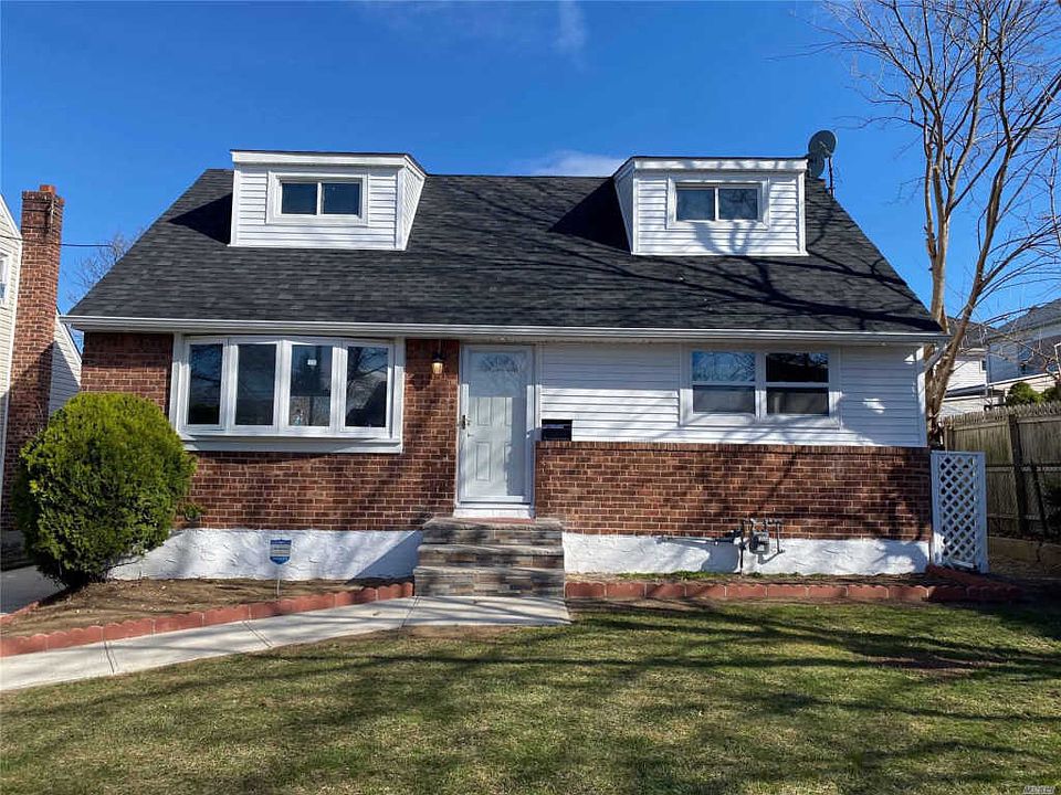 1st image of 1374 Blossom St