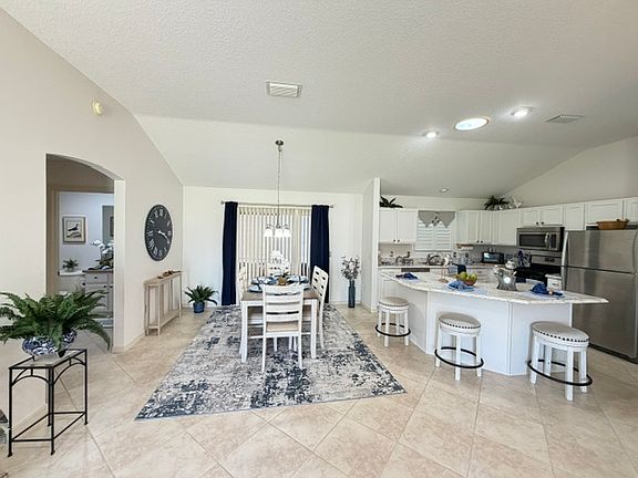 4th image of 3024 Burbank Ln