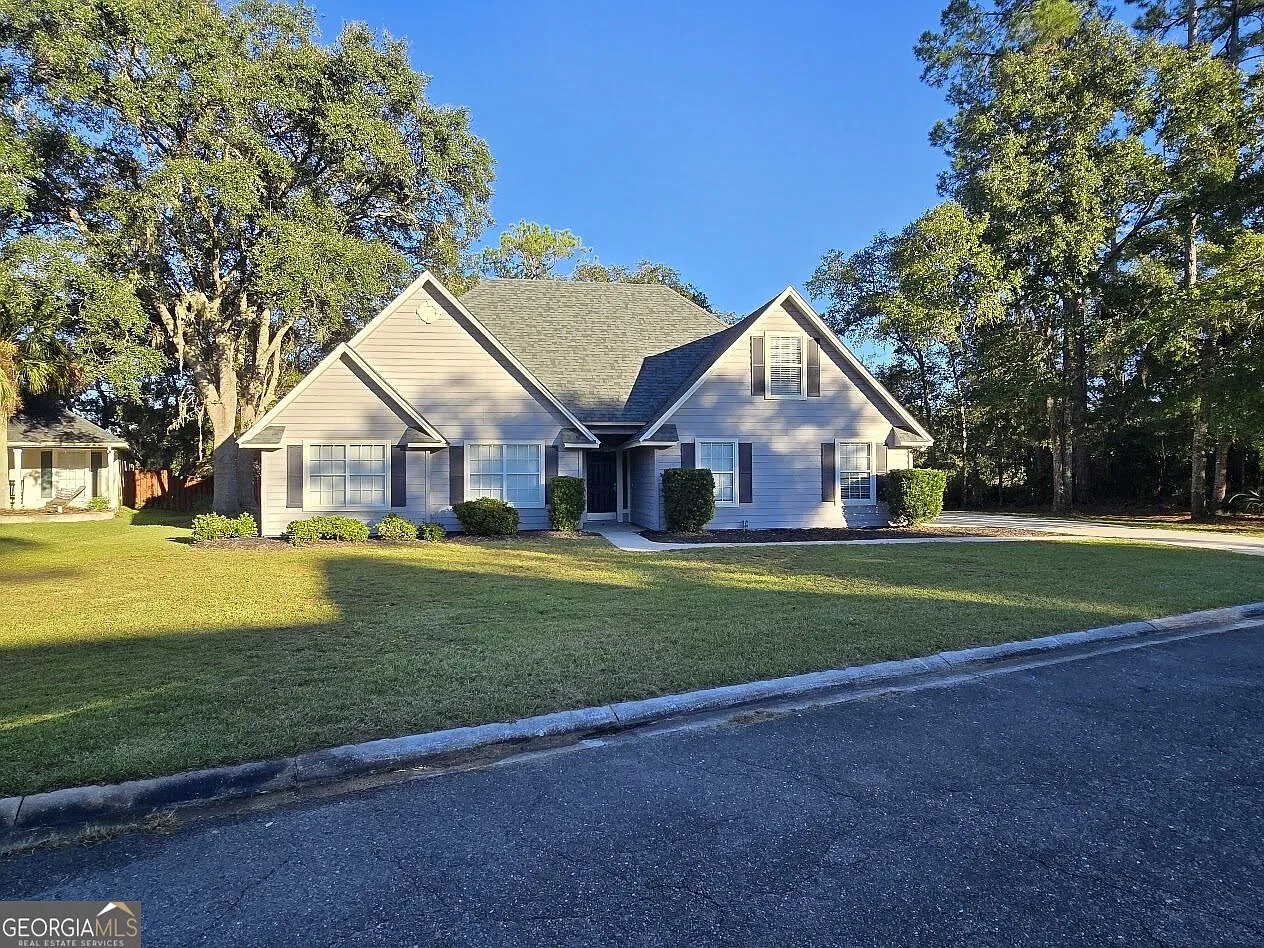 5 bed, 3.0 bath, 2059 sqft, $2,250 — Photo 3