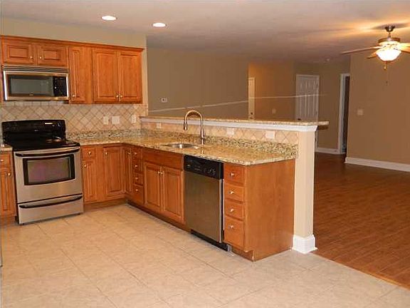 5th image of 82 Gem Dr