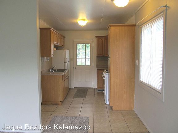 3rd image of 3006 Emerald Dr