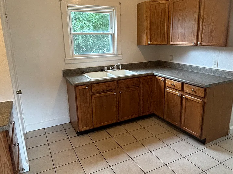 1712 Brussels St — Photo 9