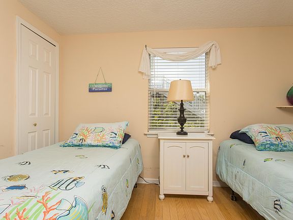 2nd image of 5555 Pelican Way