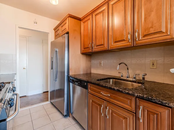 166-25 Powells Cove Boulevard image 24 of 33