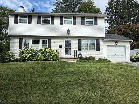 5th image of 2116 Folkstone Rd