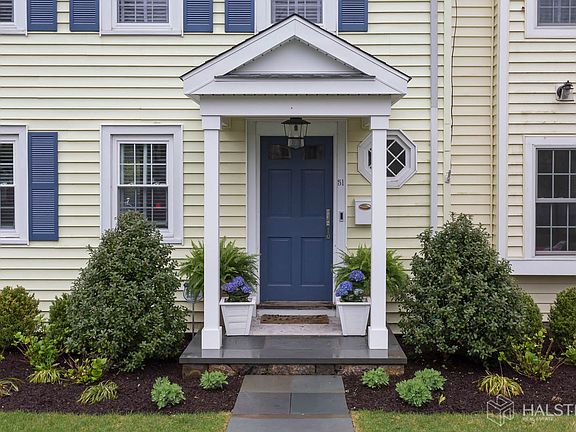 3rd image of 51 Hoyt St