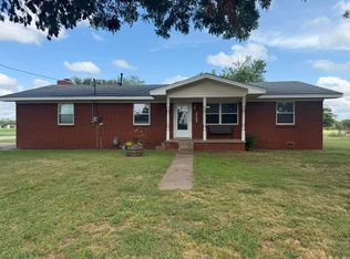 100 E 4th St, Maysville, OK 73057