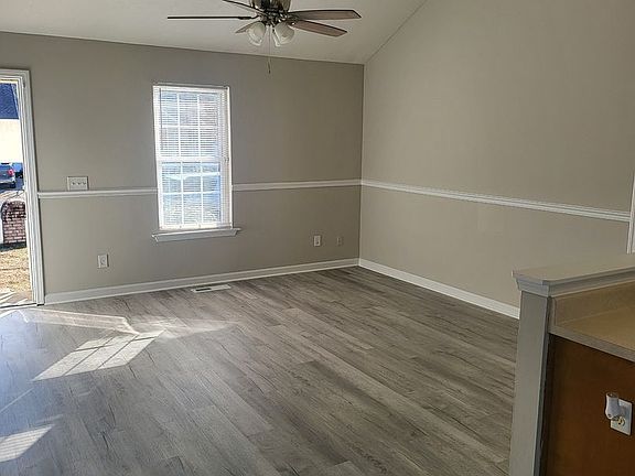 4th image of 1008 Pin Oak Dr