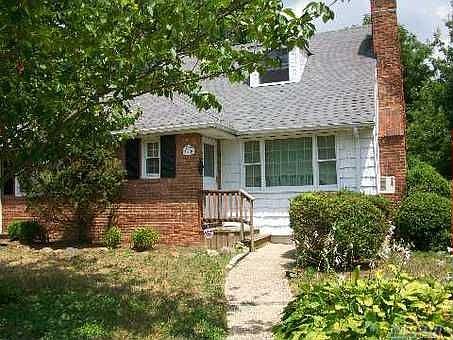 1st image of 120 Circle Dr E