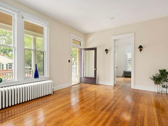 3rd image of 722 N Kenmore St