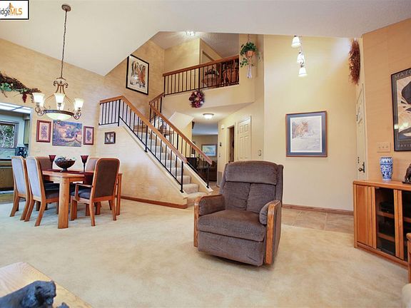 4th image of 3828 Rockford Dr