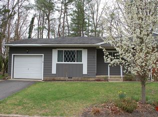 6 Pennsylvania Dr, Whiting, NJ 08759