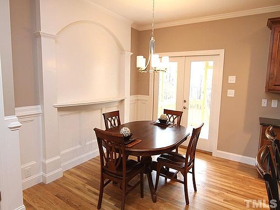 5th image of 1627 Carriage Dr